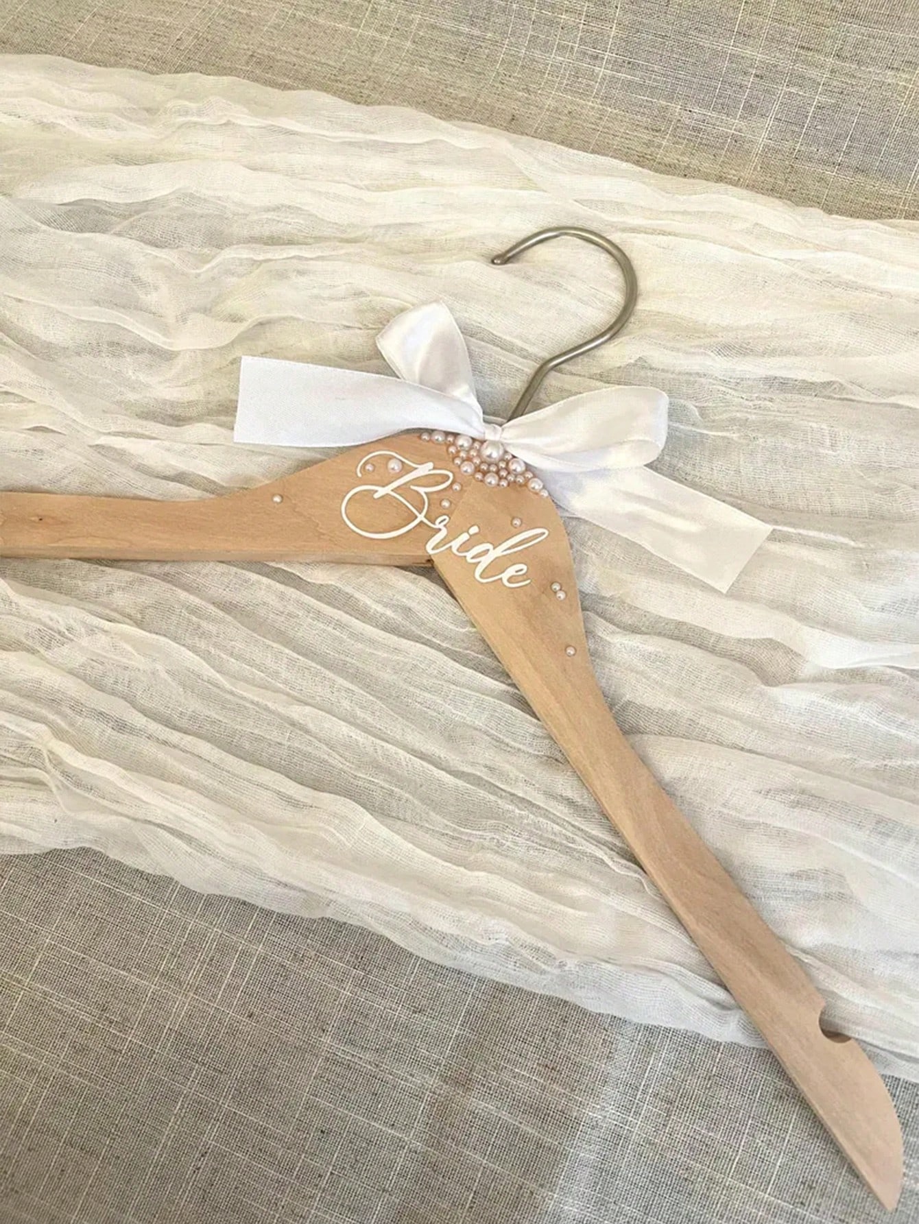 Woodworking Women - Gantungan Baju Pengantin Kayu Mutiara Imitasi